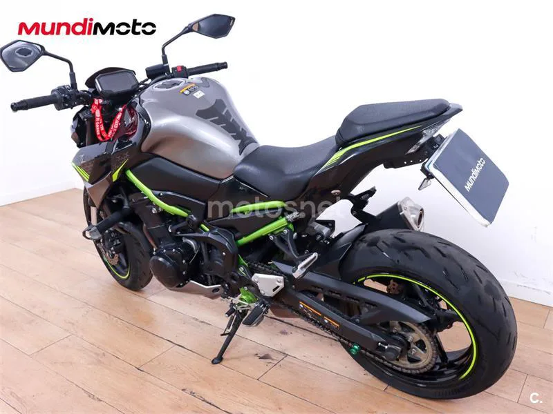 Kawasaki Z900 – Vista 8