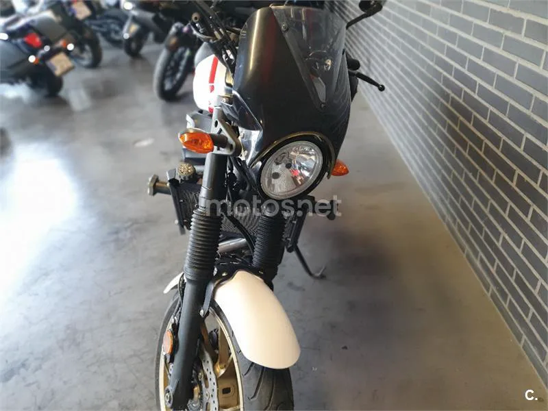 Yamaha XSR 700 – Vista 7