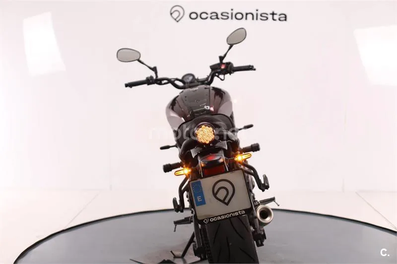 Yamaha XSR 700 – Vista 9