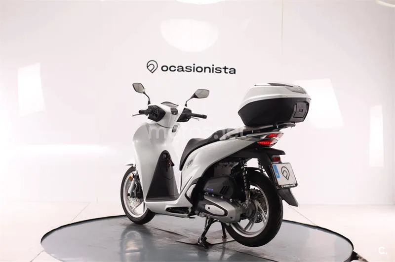 Honda SH 125i – Vista 3