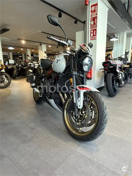 Triumph Trident 800 – Vista 3