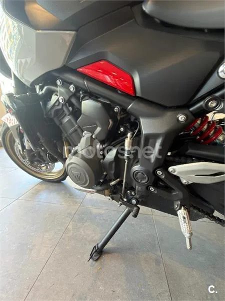 Triumph Trident 800 – Vista 4
