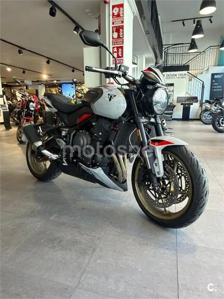Triumph Trident 800 – Vista 6