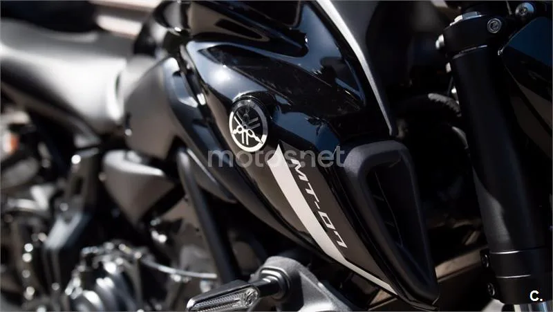 Yamaha MT-07 – Vista 13