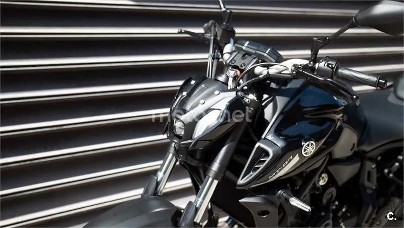 Yamaha MT-07 – Vista 16