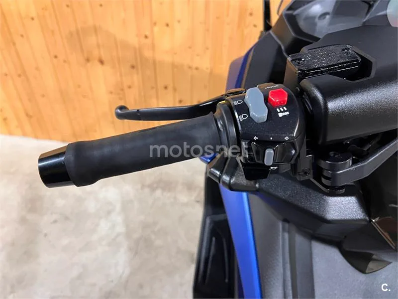 Kymco AK 550 – Vista 16