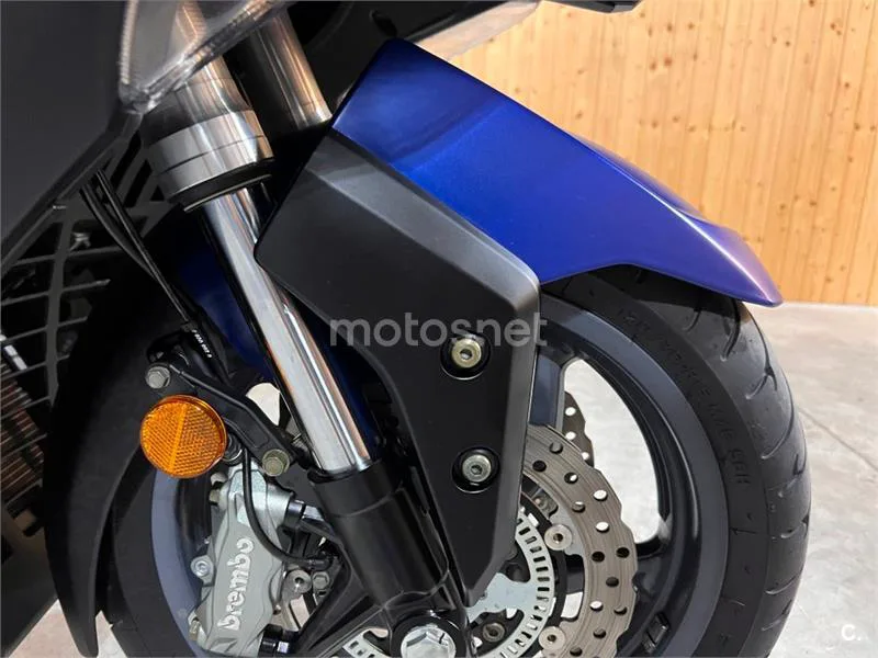Kymco AK 550 – Vista 36