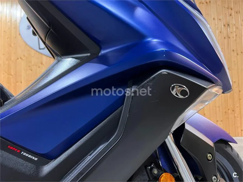 Kymco AK 550 – Vista 45