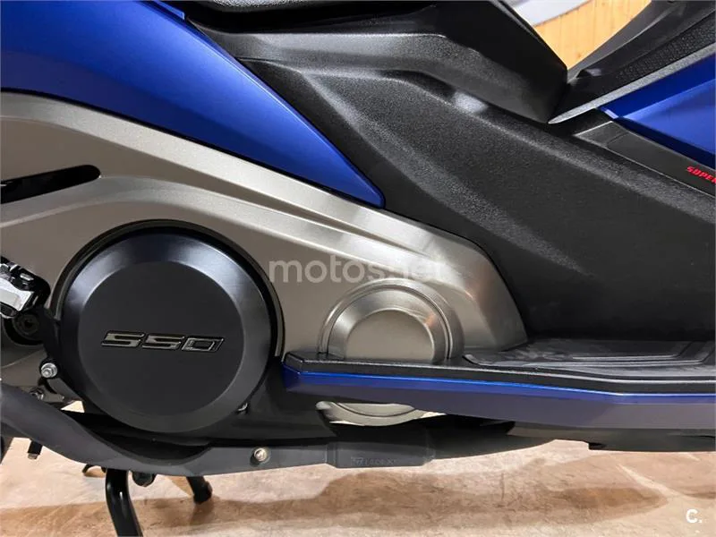 Kymco AK 550 – Vista 54