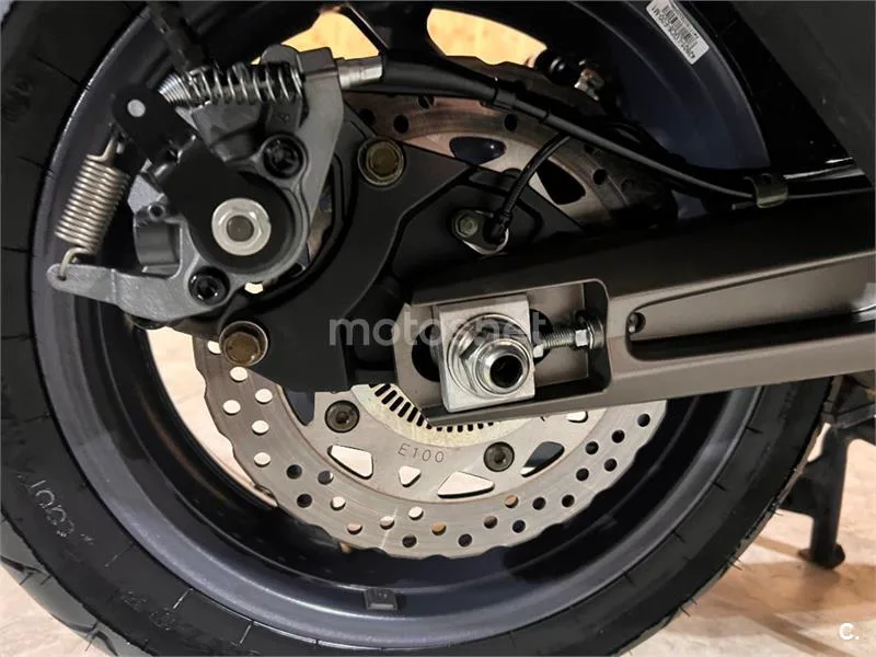 Kymco AK 550 – Vista 57