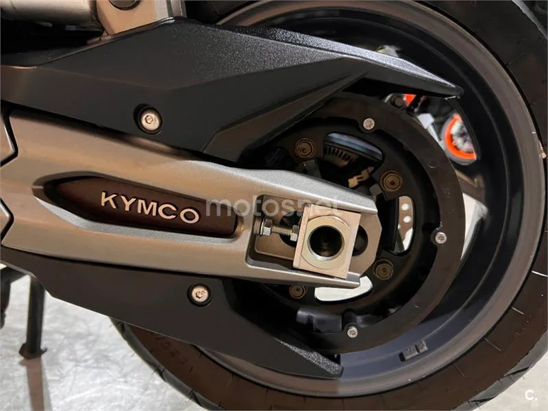 Kymco AK 550 – Vista 64