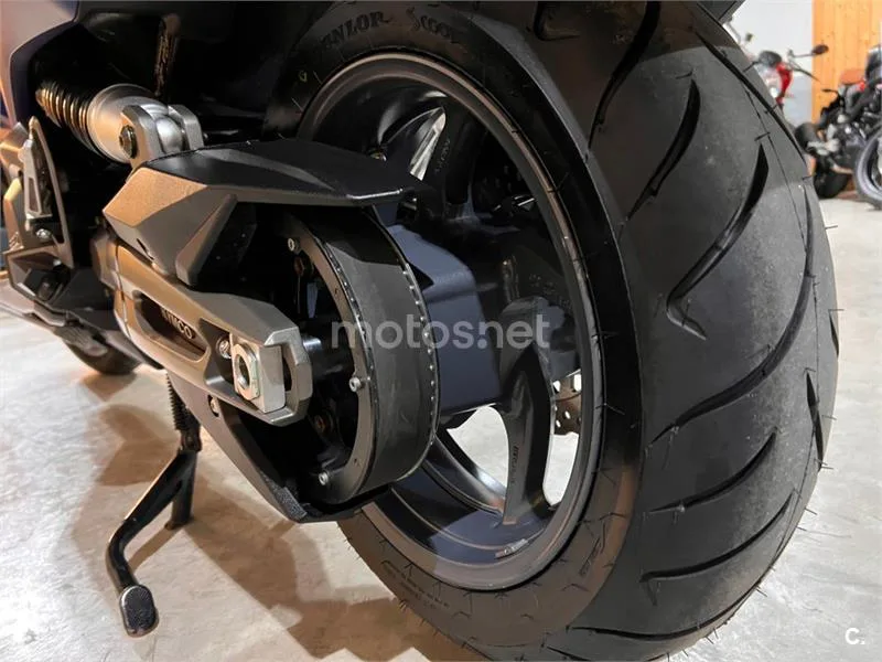Kymco AK 550 – Vista 65