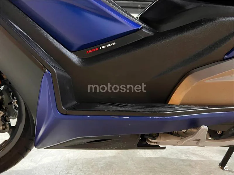 Kymco AK 550 – Vista 70