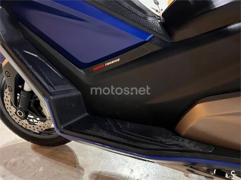 Kymco AK 550 – Vista 72