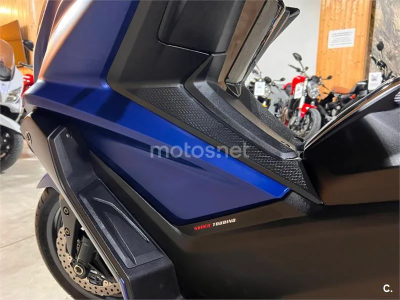Kymco AK 550 – Vista 73