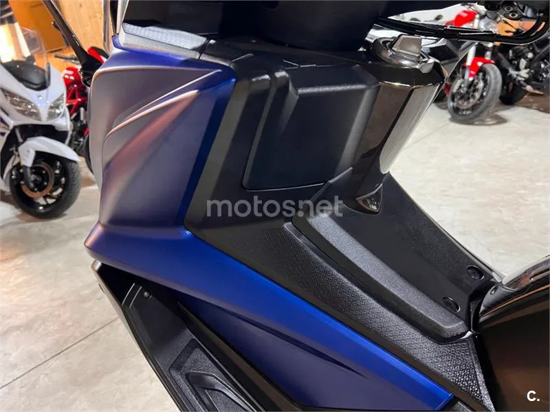 Kymco AK 550 – Vista 74