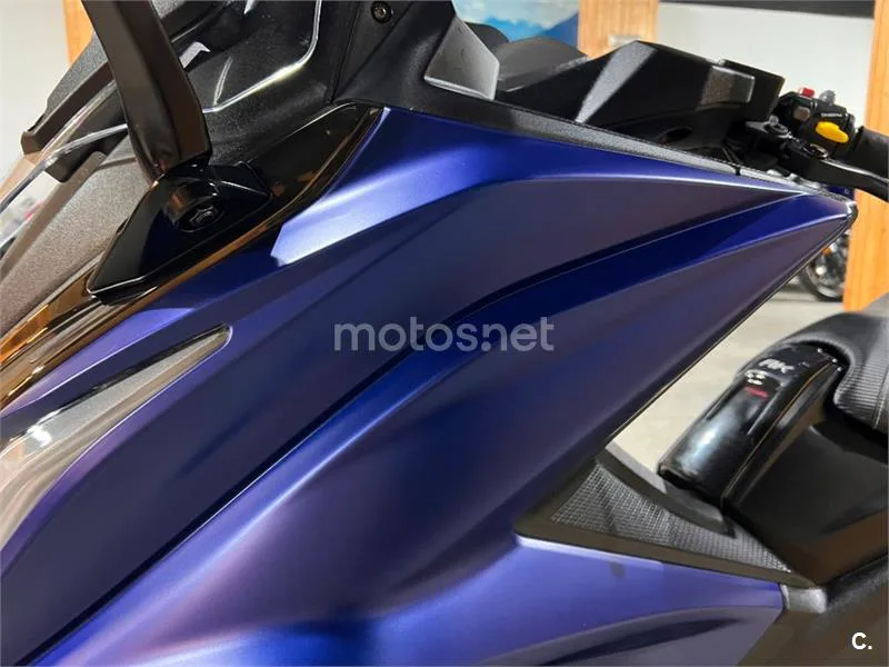 Kymco AK 550 – Vista 76