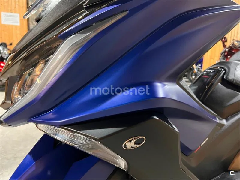 Kymco AK 550 – Vista 77