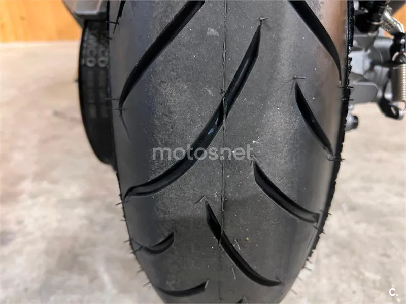 Kymco AK 550 – Vista 9