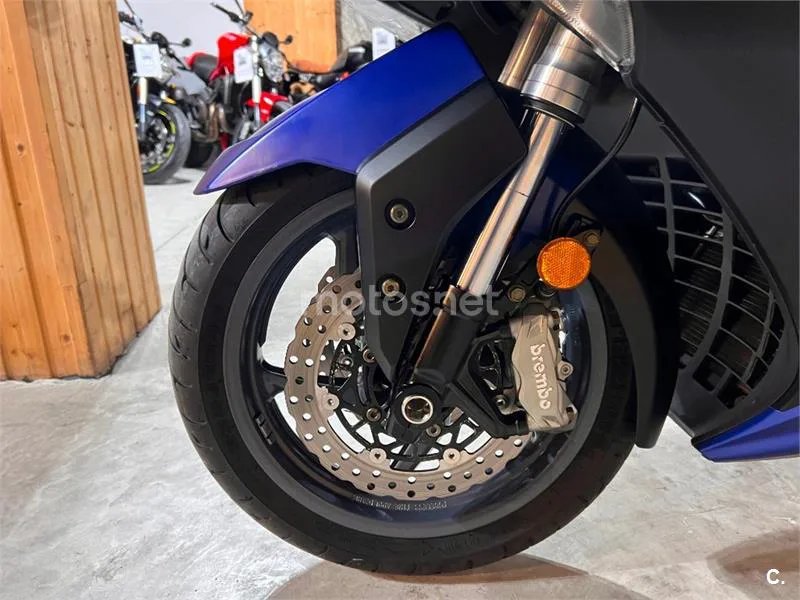 Kymco AK 550 – Vista 81