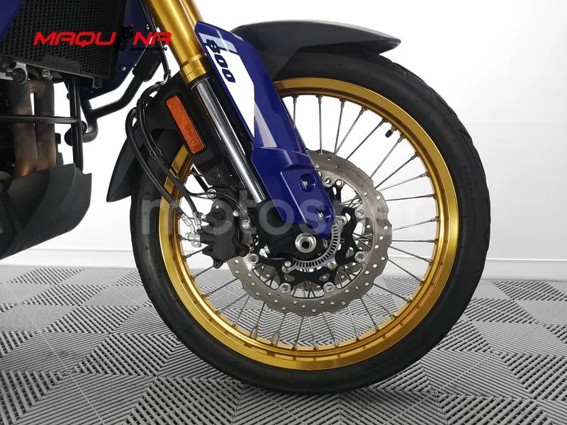 Suzuki V-Strom 800 – Vista 12