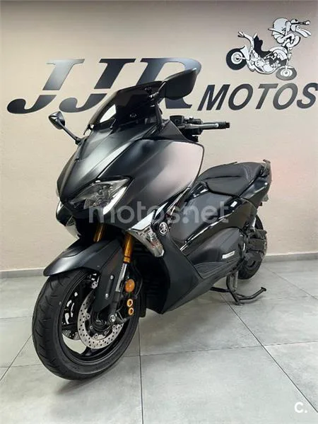 Yamaha TMAX – Vista 14