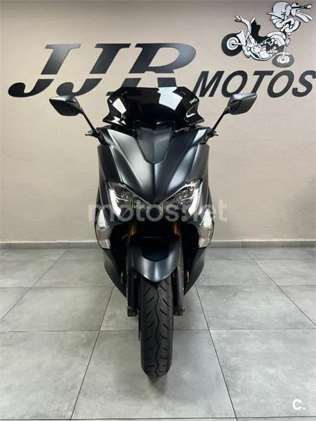 Yamaha TMAX – Vista 15
