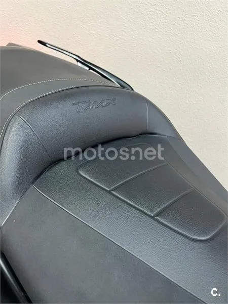 Yamaha TMAX – Vista 17