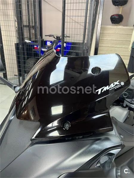 Yamaha TMAX – Vista 19