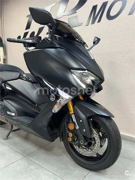 Yamaha TMAX – Vista 4