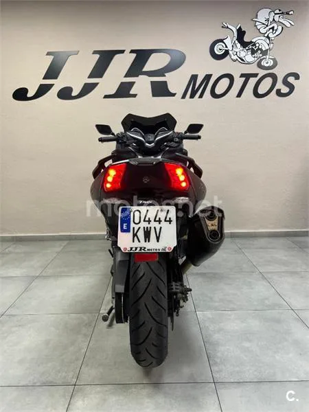 Yamaha TMAX – Vista 5