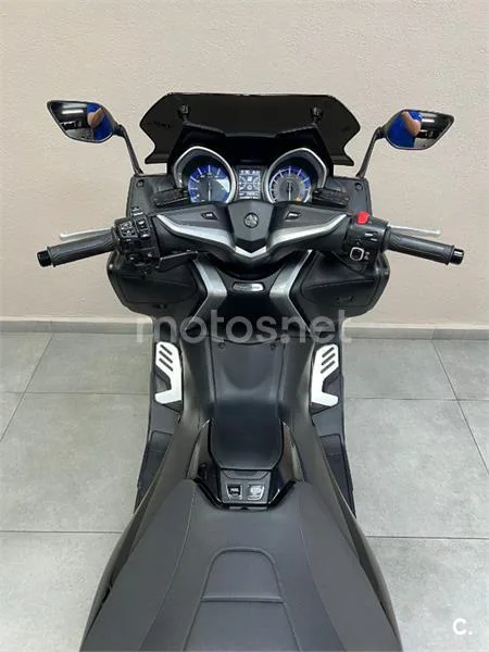 Yamaha TMAX – Vista 8