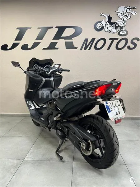 Yamaha TMAX – Vista 9