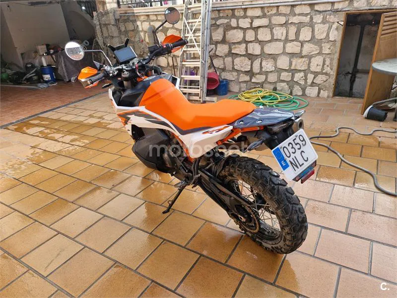 KTM 890 – Vista 4