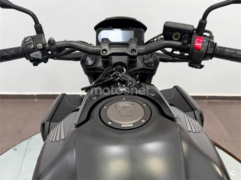 Honda CB 650 R – Vista 11