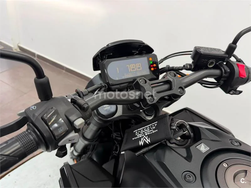 Honda CB 650 R – Vista 15