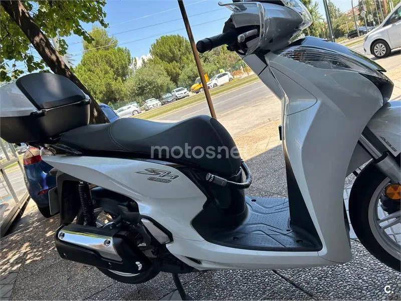 Honda SH 300i – Vista 3