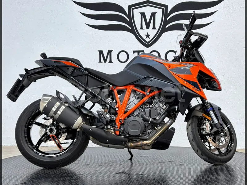 KTM 1290 Super Duke GT – Vista 3