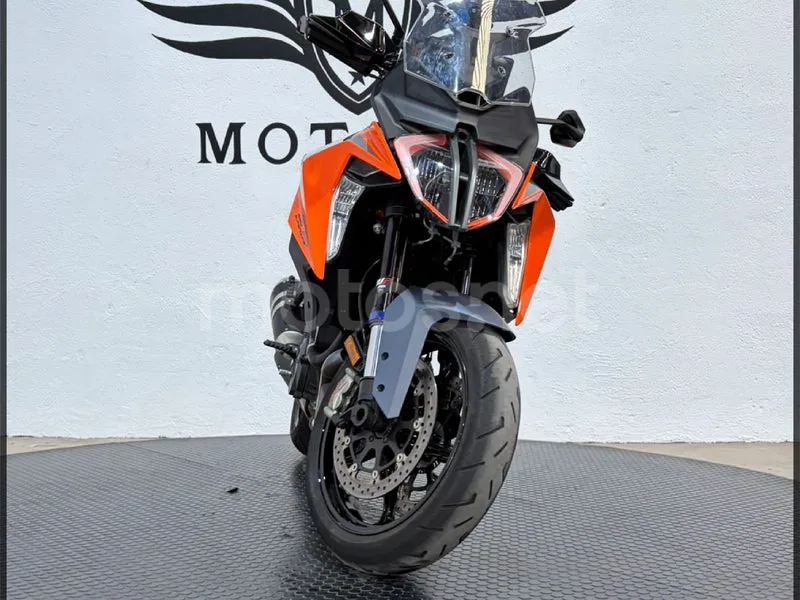 KTM 1290 Super Duke GT – Vista 4