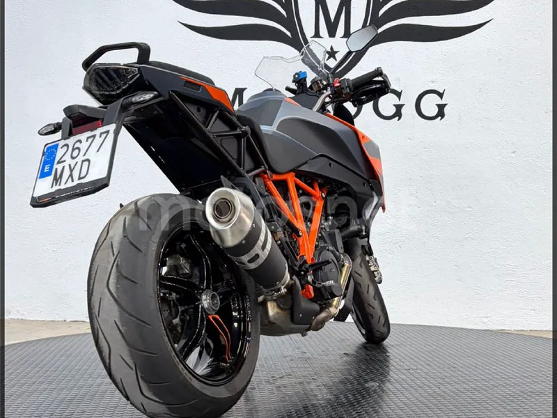 KTM 1290 Super Duke GT – Vista 7
