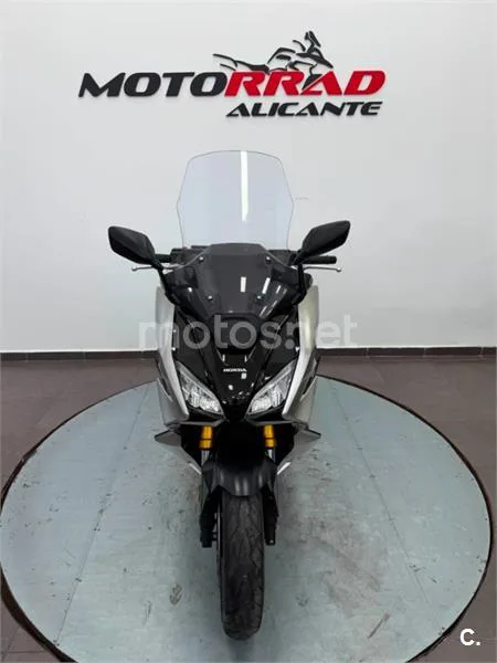 Honda Forza 750 – Vista 13