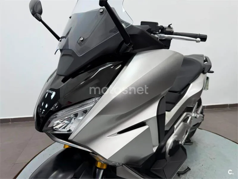 Honda Forza 750 – Vista 15