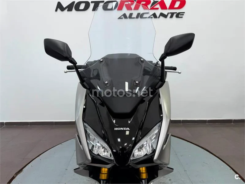 Honda Forza 750 – Vista 17