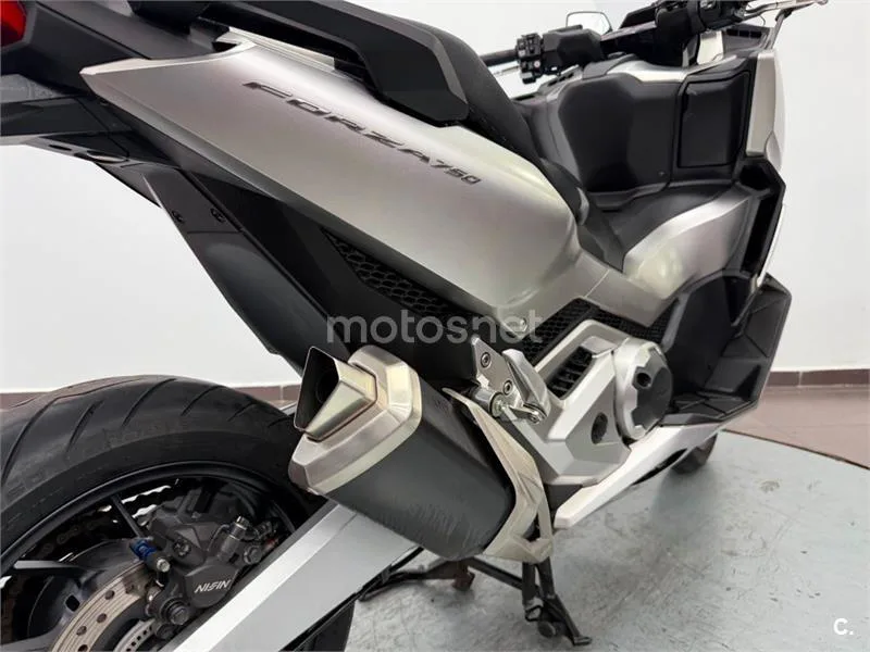 Honda Forza 750 – Vista 7