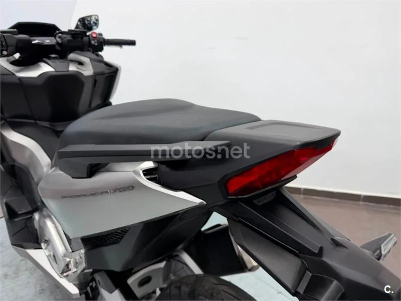 Honda Forza 750 – Vista 8
