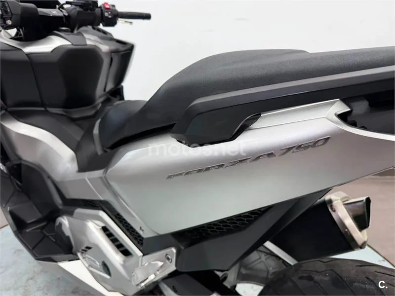 Honda Forza 750 – Vista 9