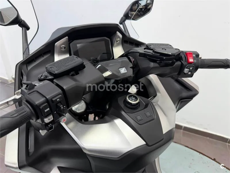 Honda Forza 750 – Vista 10