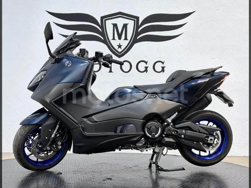Yamaha TMAX – Vista 5
