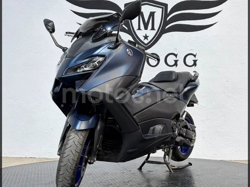 Yamaha TMAX – Vista 6
