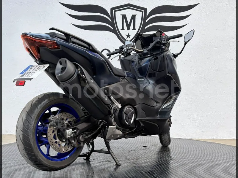 Yamaha TMAX – Vista 7